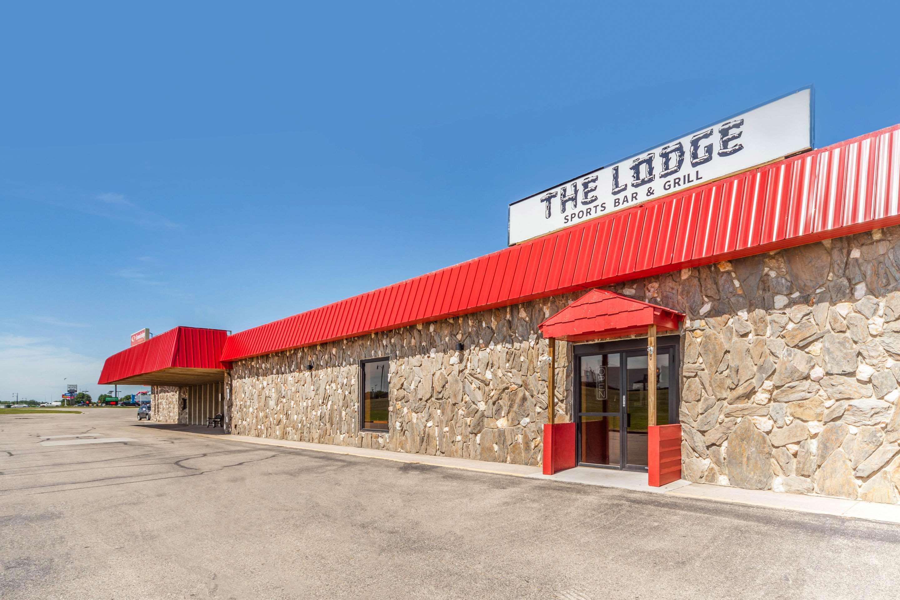 Econo Lodge Inn & Suites Brookings Ngoại thất bức ảnh
